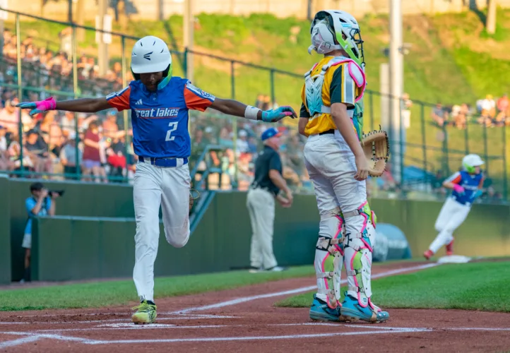 Ohio pounds out 12 hits to defeat Alabama in elimination game, 11-2